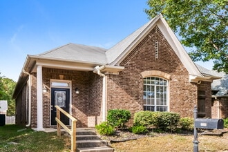 1547 Wynne Grove Rd in Cordova, TN - Foto de edificio - Building Photo