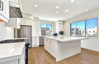 126 Novel in Irvine, CA - Building Photo - Building Photo