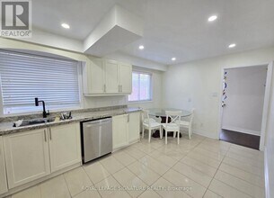 23 Benrubin Dr in Toronto, ON - Building Photo - Building Photo