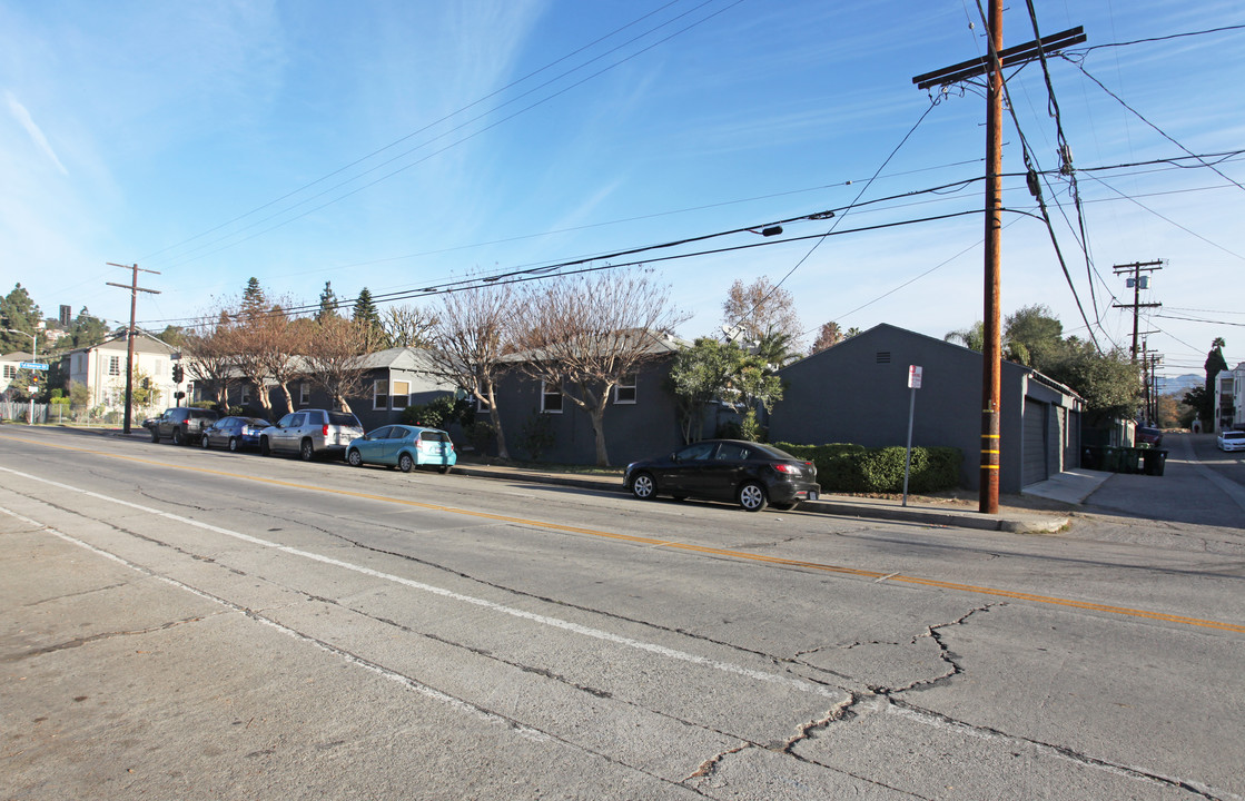 2800 St George St in Los Angeles, CA - Building Photo