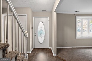 11 Grant Dr in Southampton, PA - Building Photo