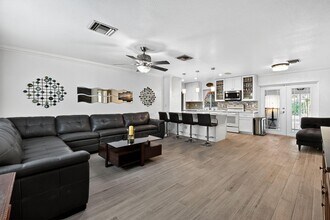 407 Highwood Cir in Jupiter, FL - Building Photo - Building Photo