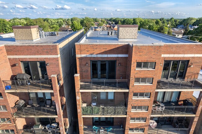 7443 W Irving Park Rd in Chicago, IL - Building Photo - Building Photo