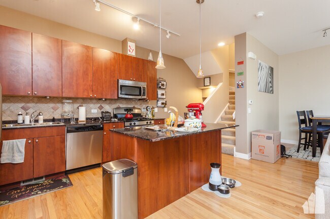 648 W 16th St in Chicago, IL - Building Photo - Building Photo