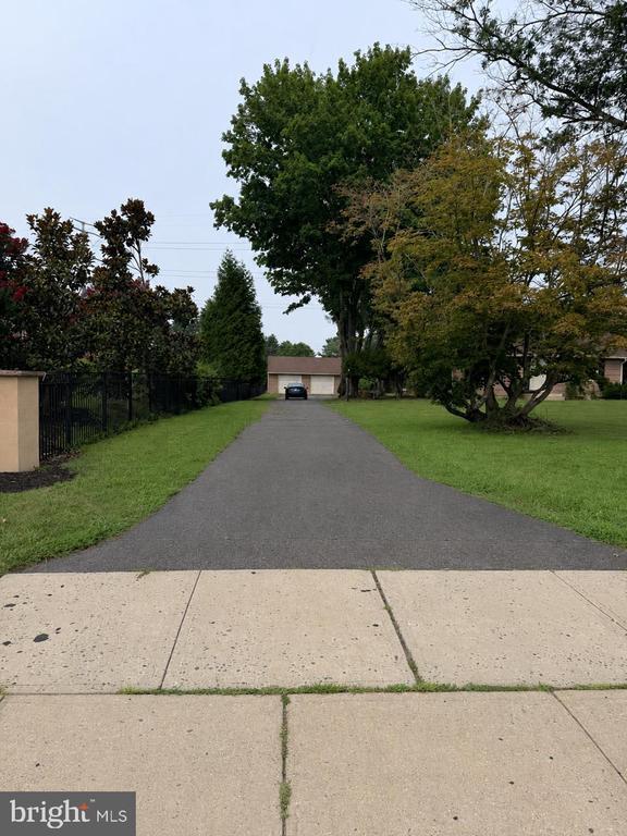 property at 580 Village Rd W