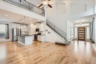 1513 Casa Dr in Austin, TX - Building Photo - Building Photo