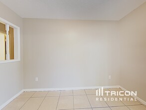 1115 Oakhill St in Seffner, FL - Building Photo - Building Photo