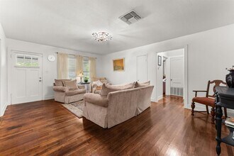 1303 Alegria Rd in Austin, TX - Building Photo - Building Photo