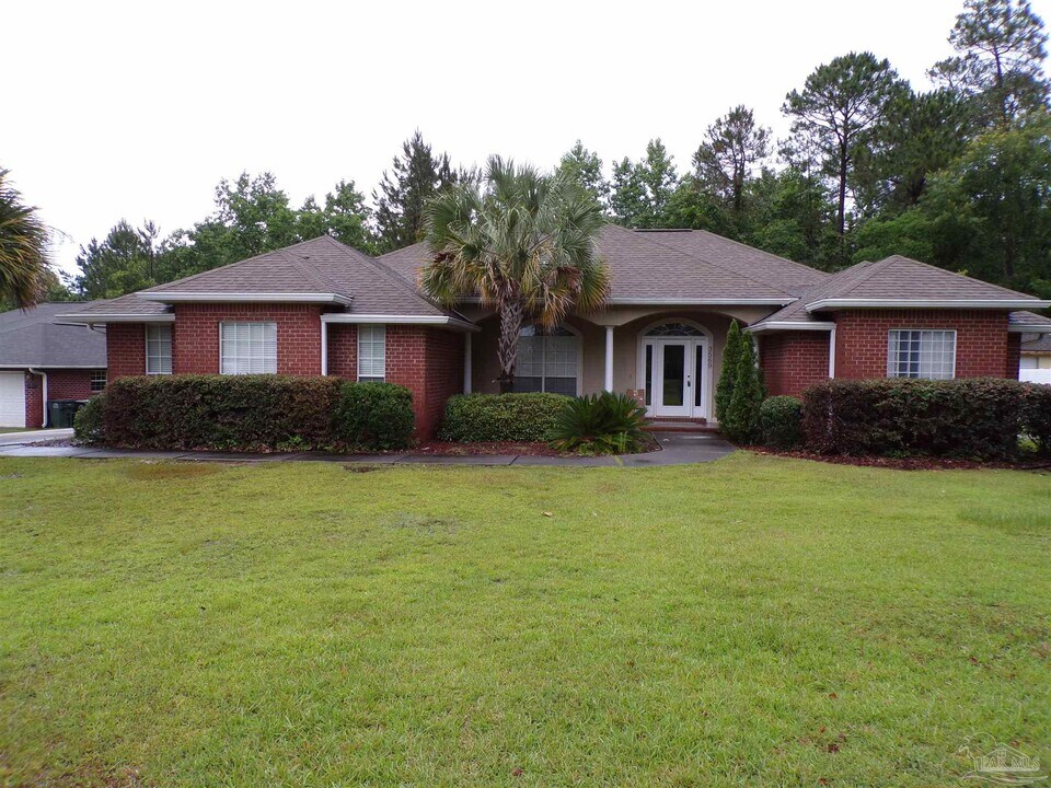 3569 S Hampton Way in Milton, FL - Building Photo
