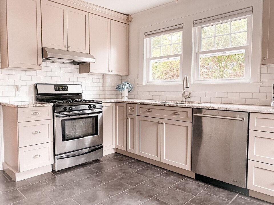 61 Lexington Pkwy in Pittsfield, MA - Building Photo