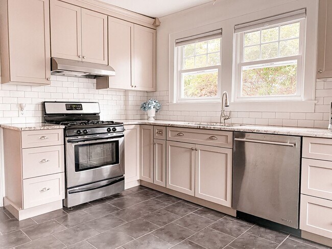 property at 61 Lexington Pkwy