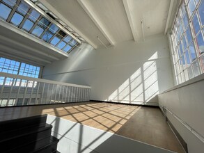 6221 Hollis St in Emeryville, CA - Building Photo - Building Photo