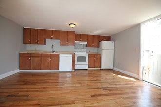 319 Central Ave, Unit 1 in Norwich, CT - Building Photo - Building Photo