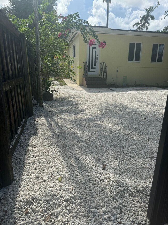 225 South Dr in Miami Springs, FL - Building Photo - Building Photo