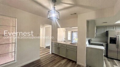 8311 Shallow Creek Dr in San Antonio, TX - Foto de edificio - Building Photo