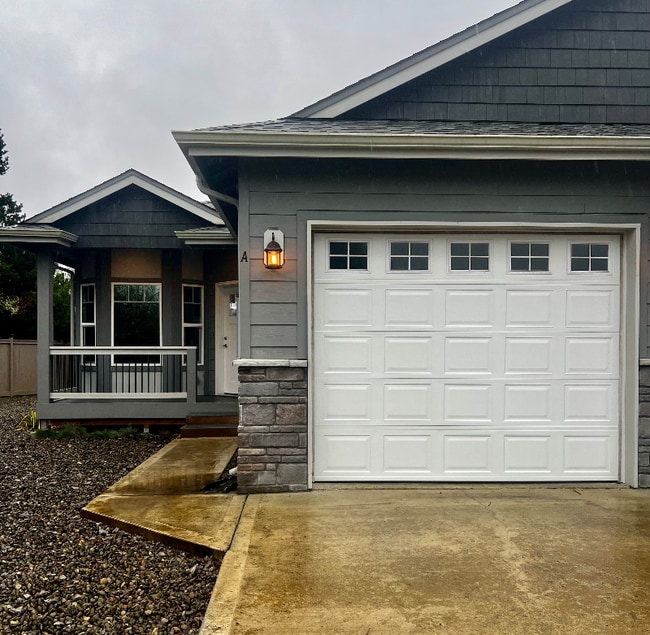 531 Sunset Ave NE in Ocean Shores, WA - Foto de edificio - Building Photo