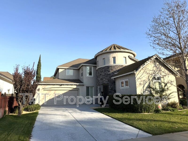 6832 Salvaterra Cir in Elk Grove, CA - Building Photo