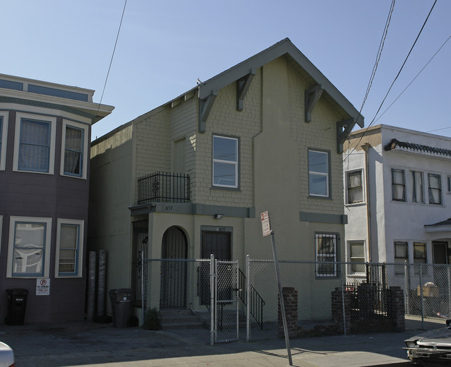 857-859 Mead Ave in Oakland, CA - Foto de edificio - Building Photo