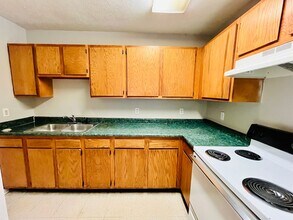 526 Locher Aly in Louisville, KY - Building Photo - Building Photo
