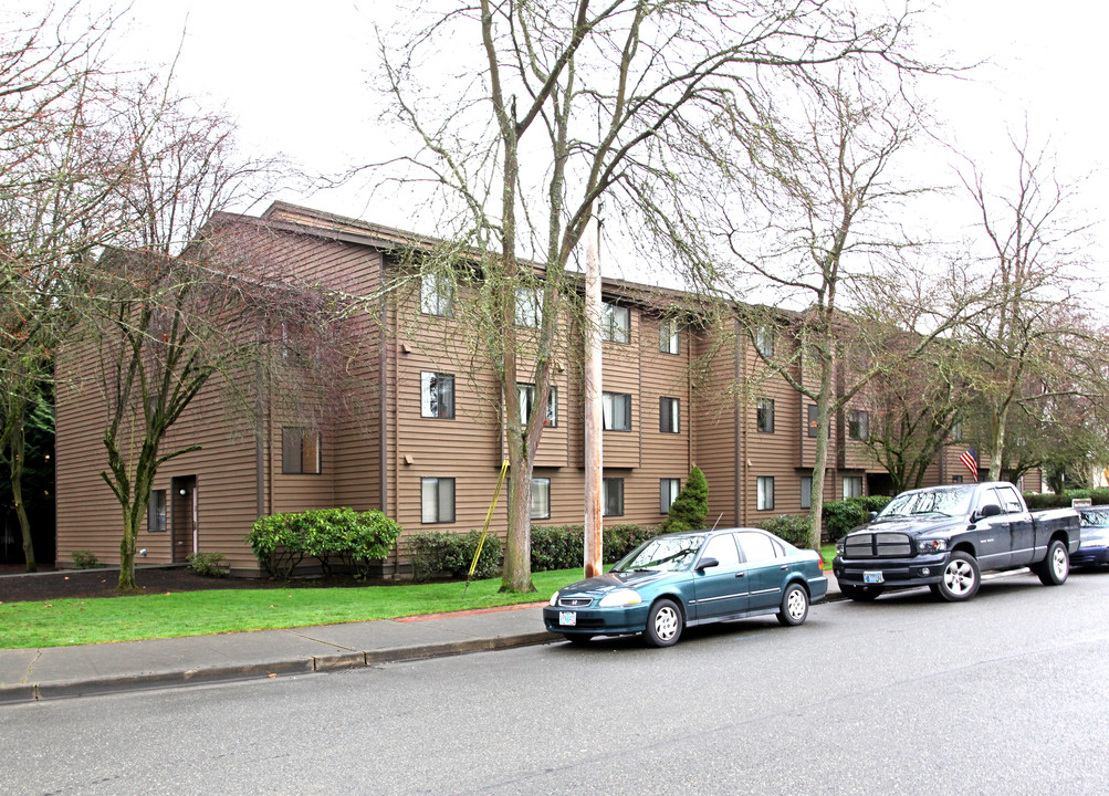 Emma McRedmond Manor in Redmond, WA - Foto de edificio