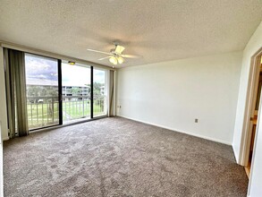 2441 Village Blvd, Unit 404 in West Palm Beach, FL - Building Photo - Building Photo