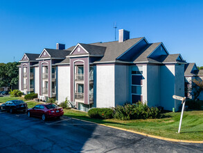 Eastwood Crossings in Kansas City, MO - Foto de edificio - Building Photo