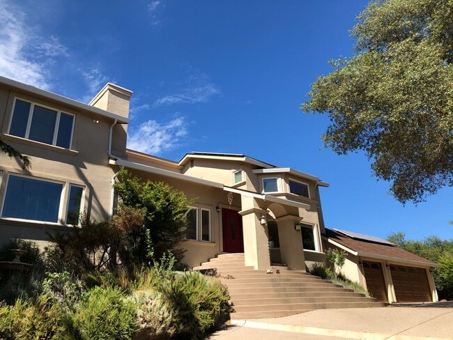 18242 Brewer Rd in Grass Valley, CA - Building Photo - Building Photo