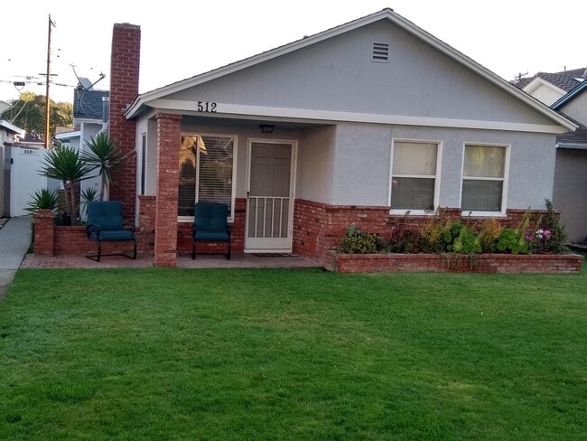 512 N Lucia Ave in Redondo Beach, CA - Foto de edificio - Building Photo