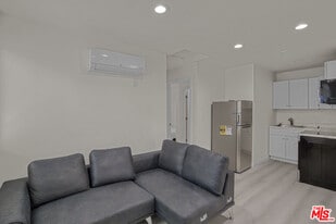 7705 Baird Ave in Los Angeles, CA - Building Photo