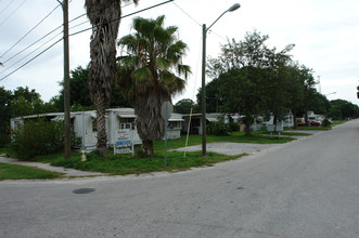 Rahn's Mobile Home Park in St. Petersburg, FL - Building Photo - Building Photo