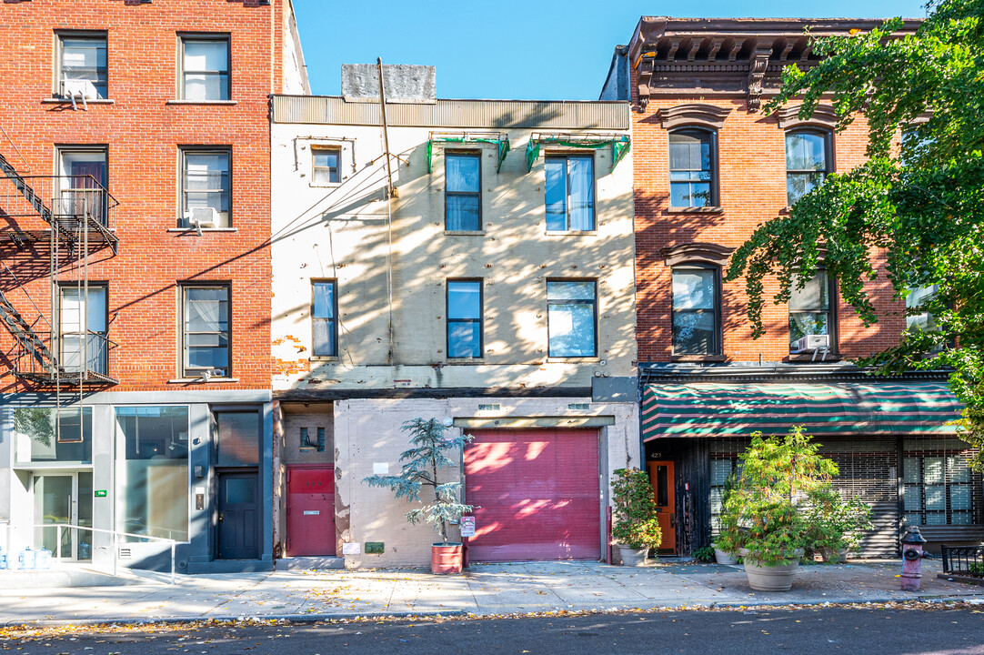 419 Grand St in Brooklyn, NY - Building Photo