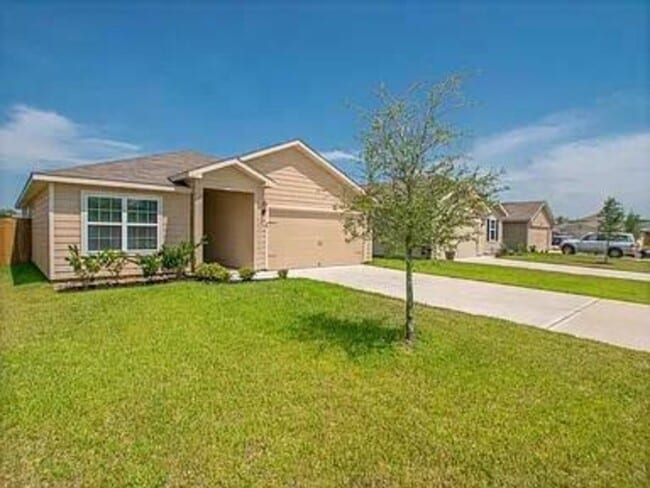 976 Lake View Cir W in Brookshire, TX - Foto de edificio - Building Photo