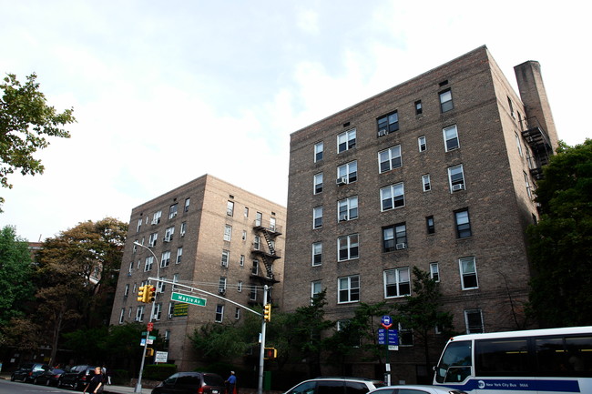 Kissena Senior Apartments in Flushing, NY - Foto de edificio - Building Photo