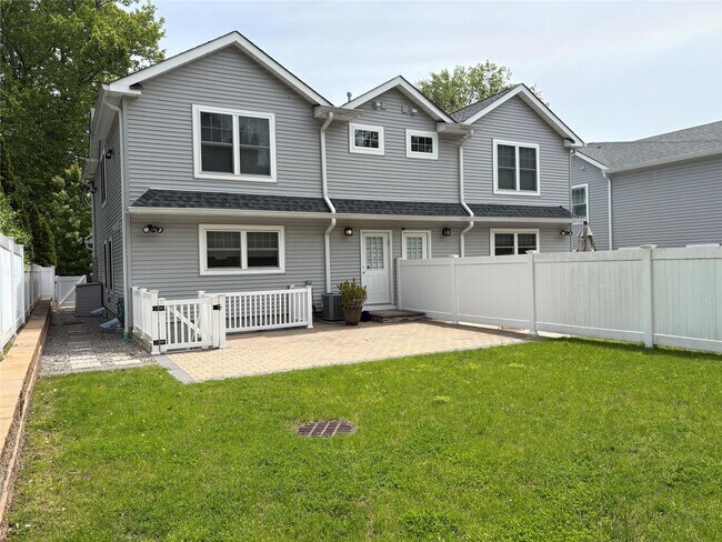 17 Dunes Ln in Sands Point, NY - Building Photo - Building Photo