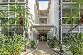 2970 NE 16th Ave, Unit 211 in Oakland Park, FL - Building Photo - Building Photo