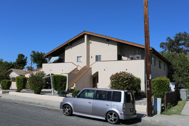 1520 S Maple St in Escondido, CA - Building Photo - Building Photo