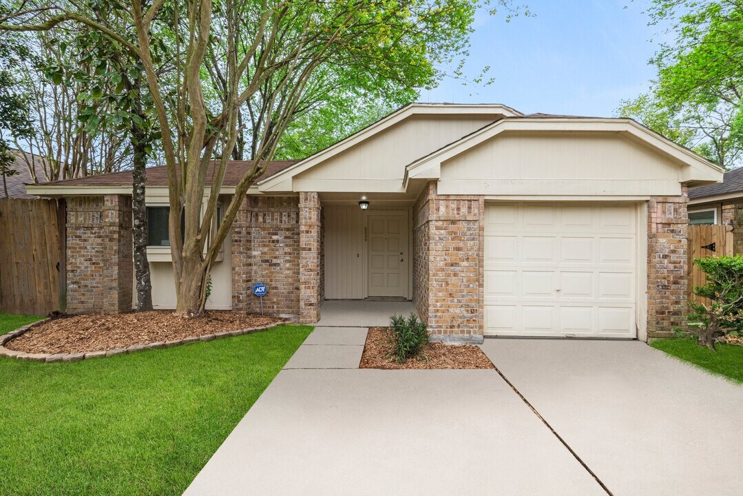 2530 Spring Dusk Dr in Spring, TX - Building Photo
