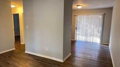 6 Point Comfort Rd in Hilton Head Island, SC - Building Photo - Building Photo