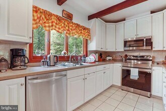 5135 Summit Dr in Fairfax, VA - Building Photo - Building Photo