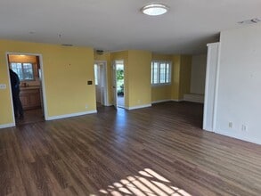 264 E Fiesta Green in Port Hueneme, CA - Building Photo - Building Photo