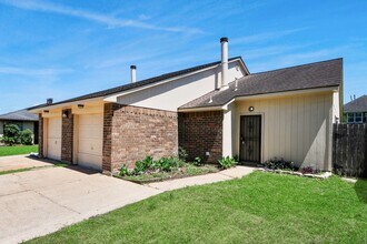 16425 Monte Carlo Ln in Houston, TX - Building Photo - Building Photo
