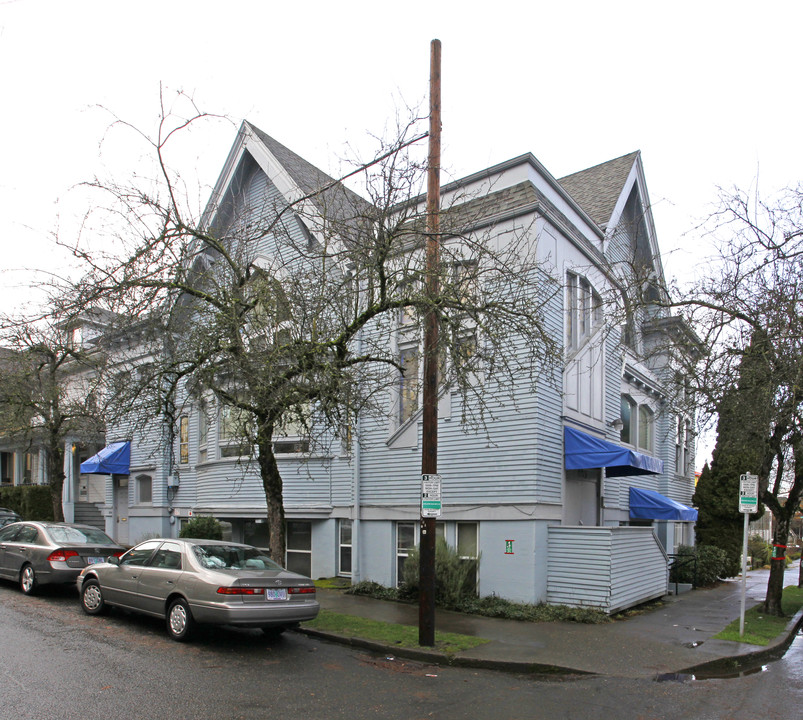 607 NW 18th Ave in Portland, OR - Building Photo