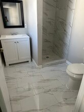 606 John Page Dr in San Antonio, TX - Foto de edificio - Building Photo