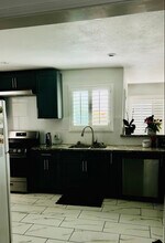 11619 Wilkie Ave in Hawthorne, CA - Foto de edificio - Building Photo