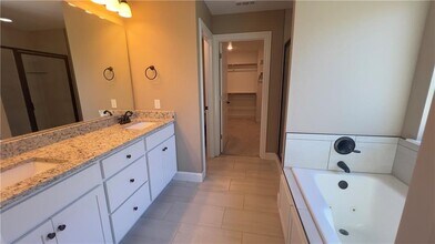 3026 Summer View Ave in Springdale, AR - Building Photo - Building Photo