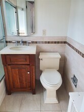 656 6th Ave in New Hyde Park, NY - Building Photo - Building Photo