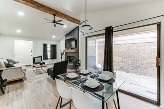 2912 Pegasus Dr in Garland, TX - Foto de edificio - Building Photo