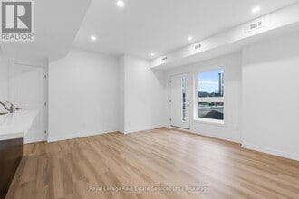 70 Kenesky Dr in Hamilton, ON - Building Photo - Building Photo