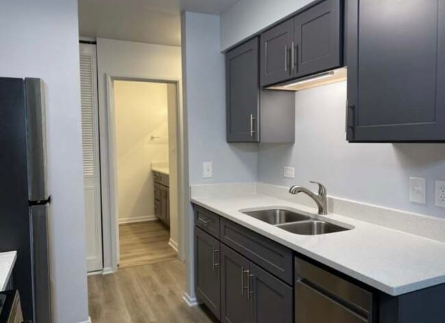 1500 Robin Cir, Unit 308 in Hoffman Estates, IL - Building Photo - Building Photo
