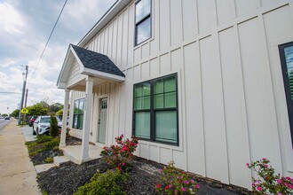 2035 Rosewood Dr in Columbia, SC - Foto de edificio - Building Photo
